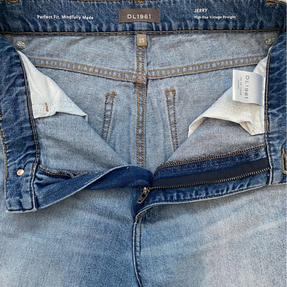 DL1961 High Waist Straight leg Jeans - Picture 3 of 6